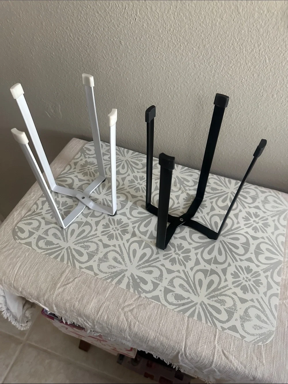 2 Universal Adjustable Plant Stand/Vase holders New